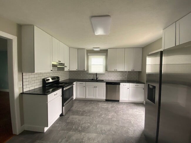Building Photo - 607 N Greenwood Ext