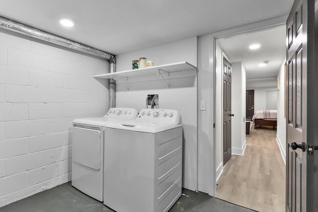 Building Photo - 118 N 32nd Ave