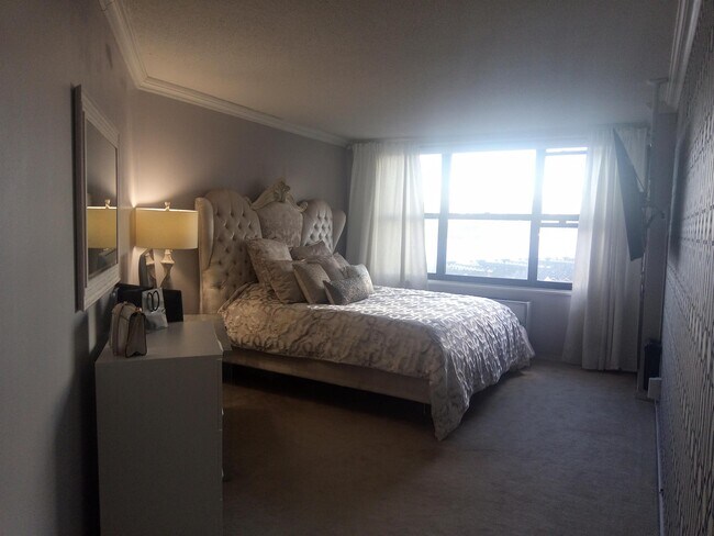 Building Photo - 7000 BLVD E