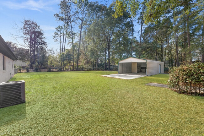 Building Photo - 351 Queens Way