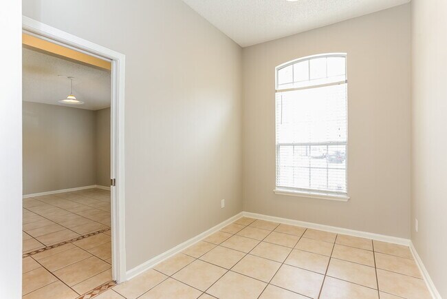 Building Photo - 3726 Woodbriar Dr