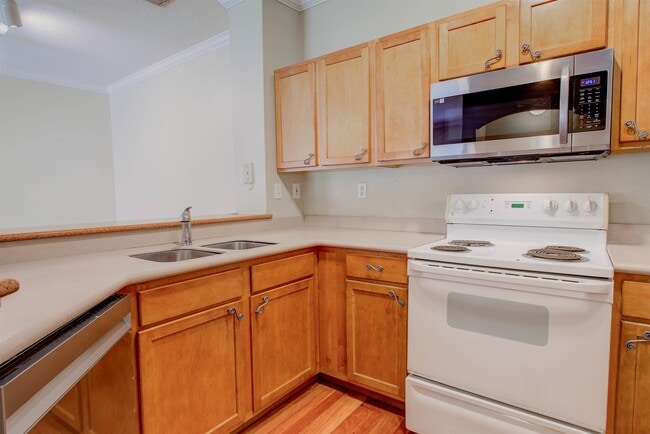 Building Photo - 520 Florida Club Blvd