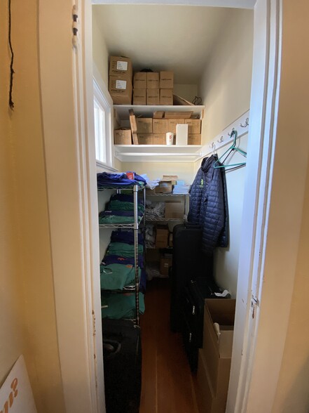 Closet - 1529 N Killingsworth St