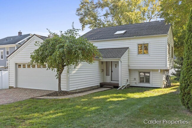 Primary Photo - 2142 Barnard St SE