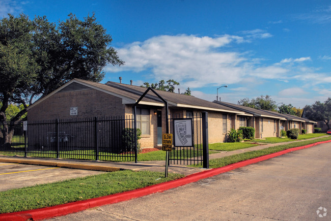 Primary Photo - Long Drive Townhomes