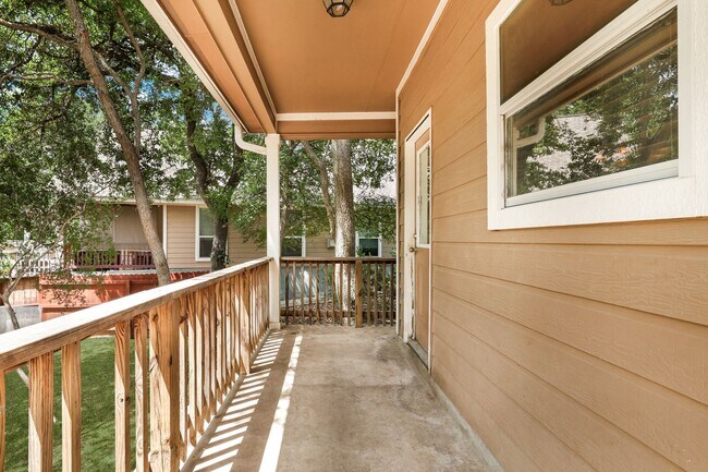 Building Photo - Beautiful 3 Bedroom 2 1/2 in trophy ridge