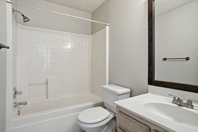 Building Photo - Spacious, Remodeled, 3-2-2 just off Boat Club in Eagle Mountain ISD!