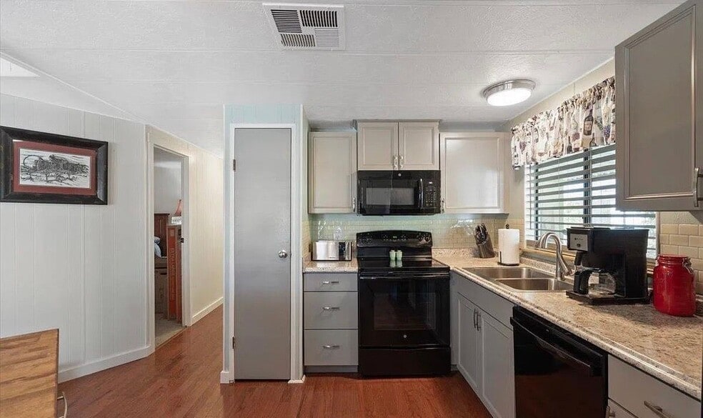 Building Photo - 8103 E Southern Ave