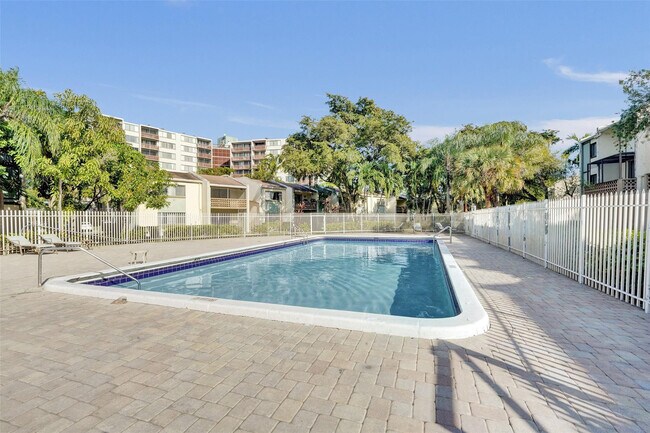 Building Photo - 4218 Inverrary Blvd