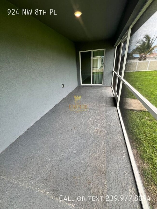 Building Photo - 924 NW 8th Pl