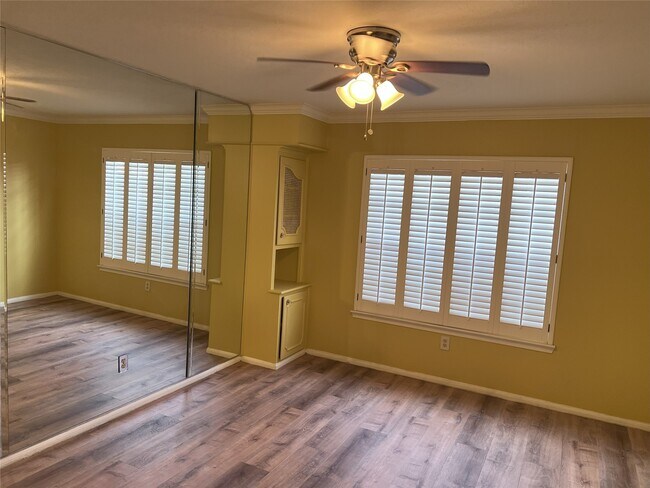 Building Photo - 7600 Burgoyne Rd