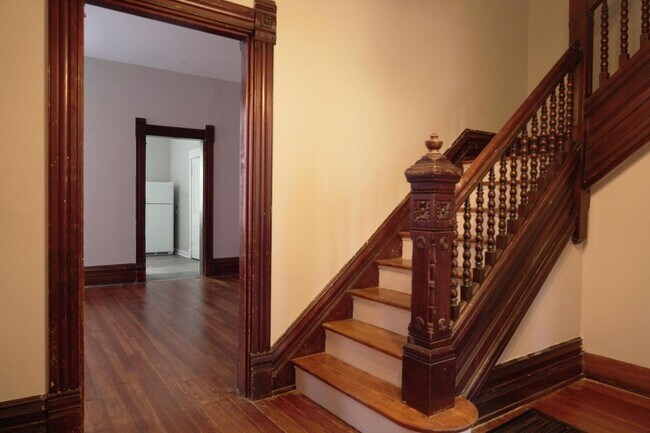 Building Photo - 3225 Bishop St