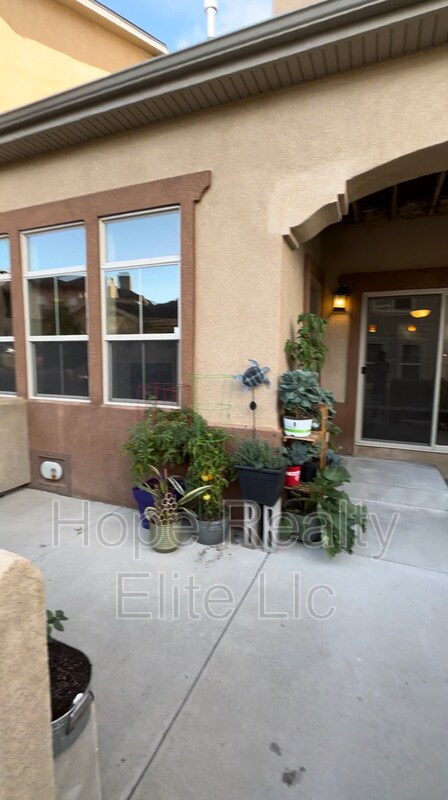 Building Photo - 1555 Promontory Bluff View