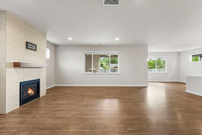 Building Photo - Modern 4-Bedroom Yelm Home with Covered Patio, Outdoor Fireplace & Office/Flex Space!