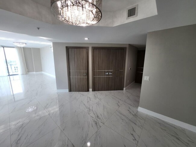 Building Photo - 17301 Biscayne Blvd