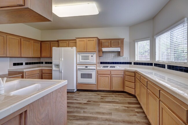 Building Photo - Large Home within Clovis Unified