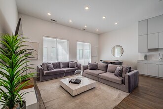 Building Photo - Modern Townhome with Dual Primary Suites & 2-Car Garage | Knox-Henderson / Lower Greenville