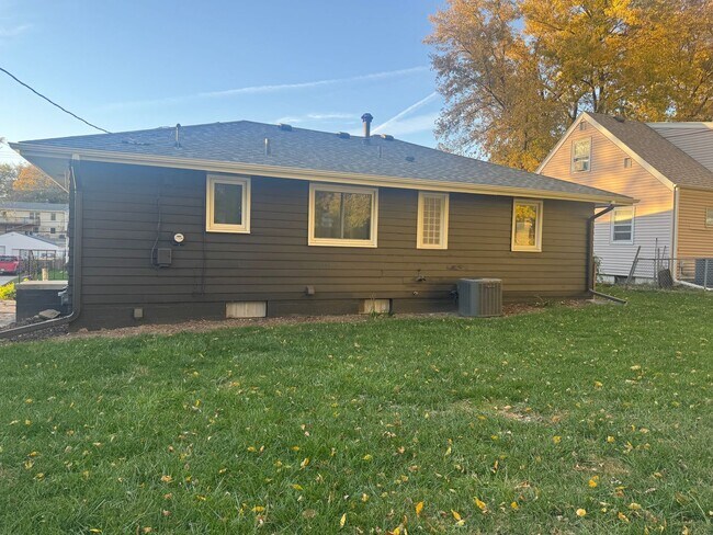 Building Photo - Bright and Spacious 3-Bedroom Home with Flexible Living Space