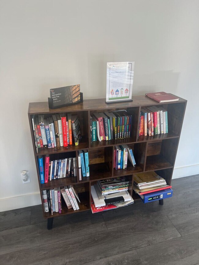 Building Photo - Fantastic Studio in The Metropolitan Condos