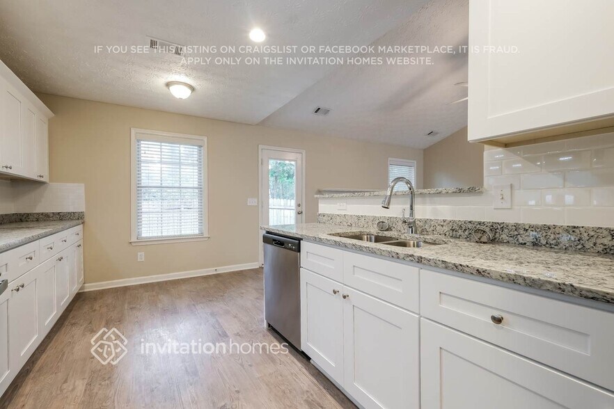 Building Photo - 5280 Gable Ridge Way