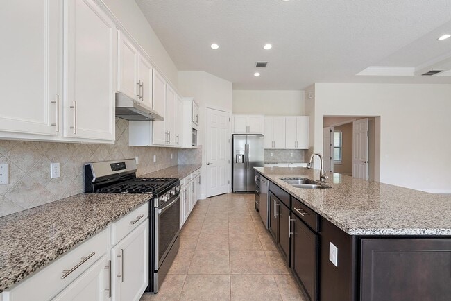 Building Photo - 127 Shores Pointe Dr