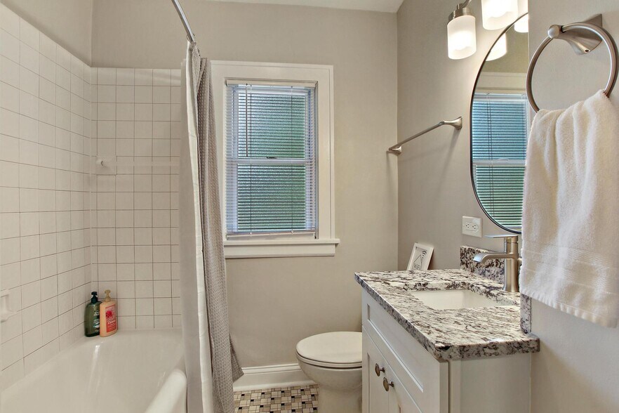 Building Photo - 1402 N Jackson St