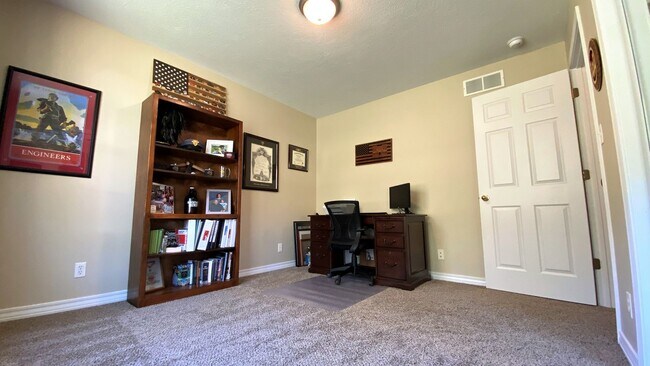 Building Photo - Gorgeous 3 Bedroom, 2 Bathroom Split Level...