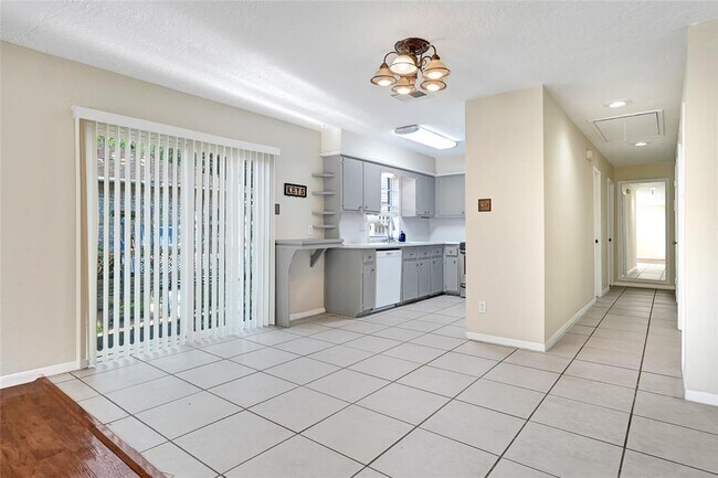 Building Photo - 4426 Jamaica Ln