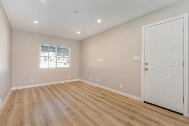 Building Photo - 15824 S Collins Dr