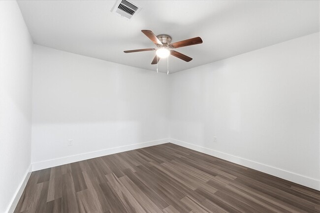 Building Photo - 2281 Des Jardines St