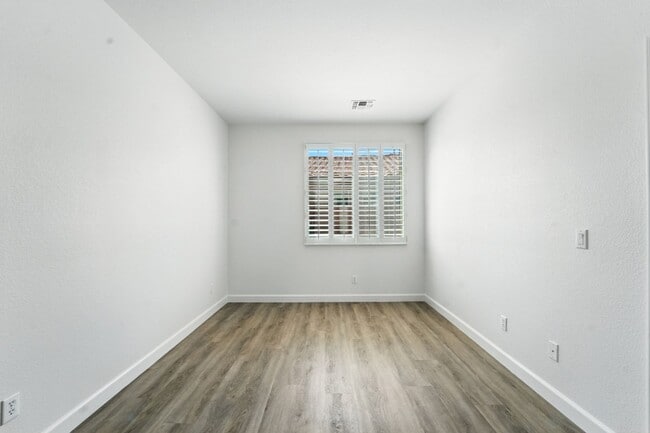 Building Photo - Fully Remodeled 2BR + Den in Trilogy at Po...