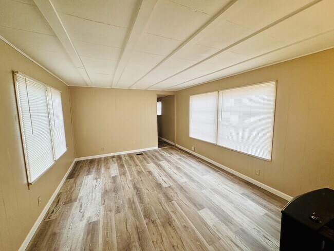 Building Photo - 6 Fox Ln