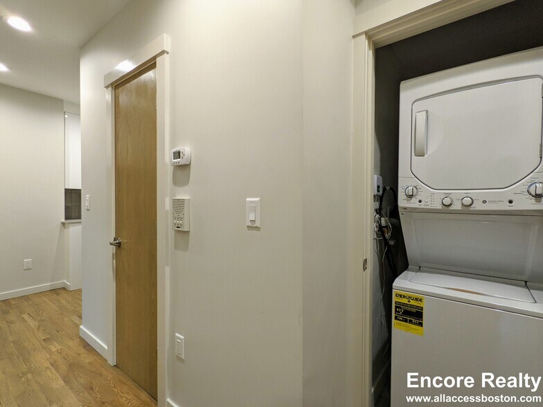 Building Photo - 2 Belvidere Pl