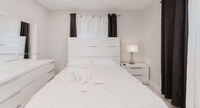 Building Photo - 4017 Monroe St