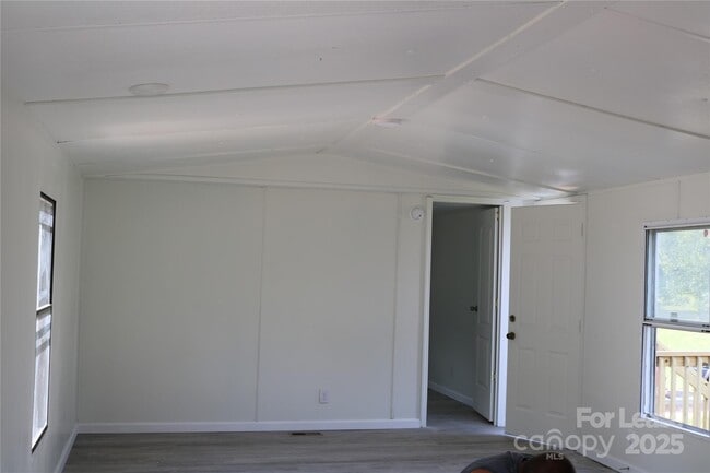Building Photo - 121 Newfield Ct
