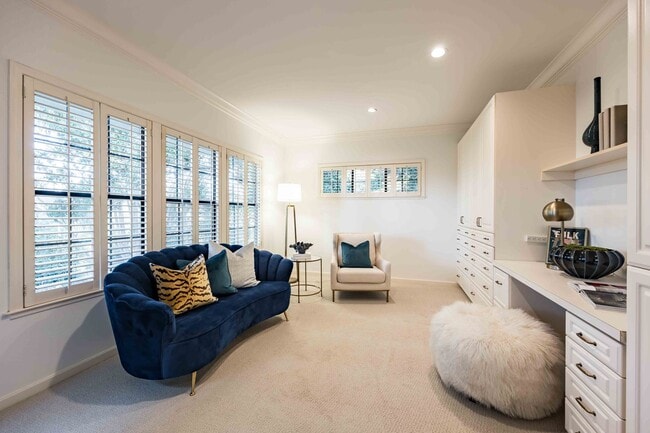 Building Photo - Luxurious Home in Atherton: Over an Acre o...