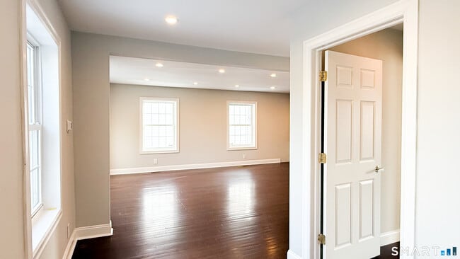 Building Photo - 271 Seaside Ave