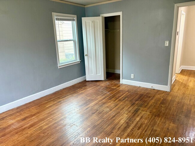 Building Photo - 249 S Richmond Ave