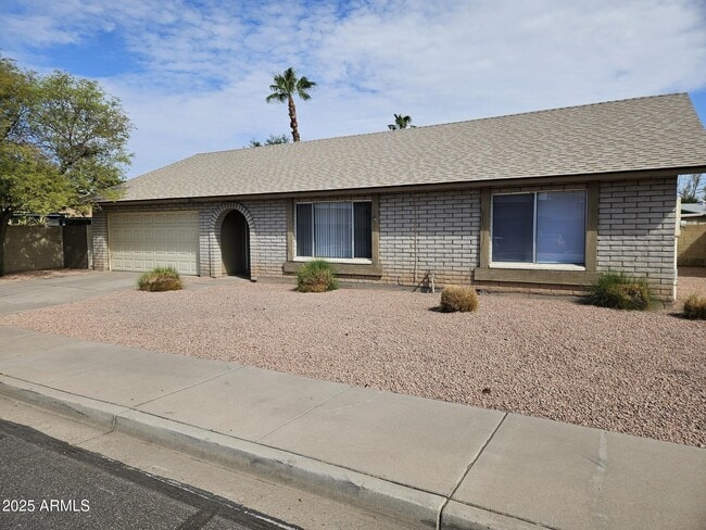 Building Photo - 1560 W Keating Ave