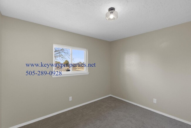 Building Photo - Remodeled 3 bed 2 bath corner house!