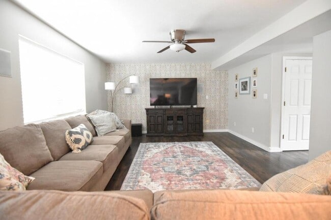 Building Photo - 226 W Stone Run Ln