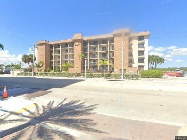 Building Photo - 3200 N Ocean Dr