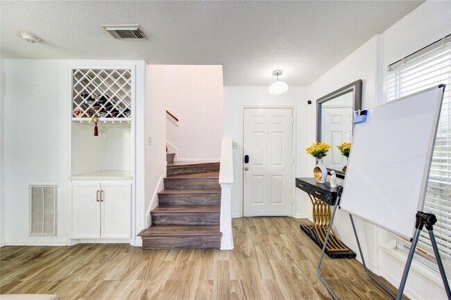 Building Photo - 19334 Strathmore Pl Ln