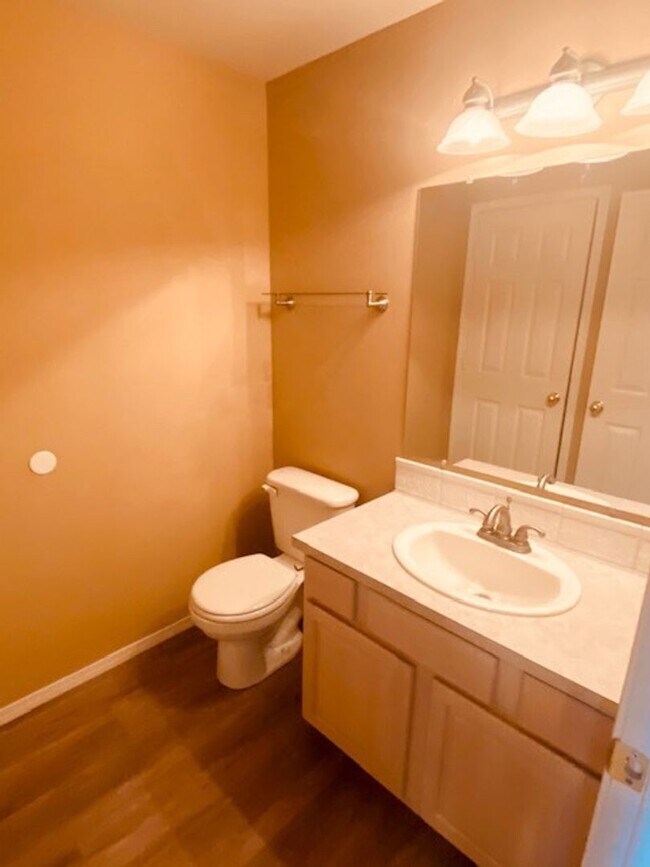 Building Photo - Charming Van Mall Condo