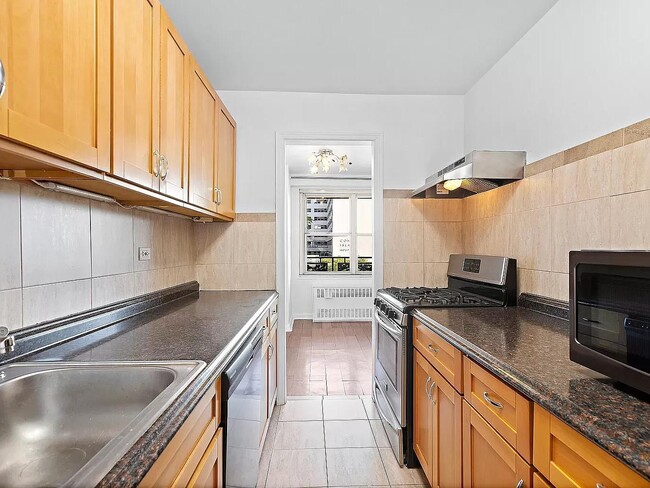 Building Photo - 2650 Ocean Pkwy