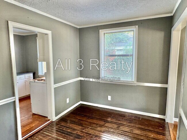 Building Photo - 208 Bradley Dr