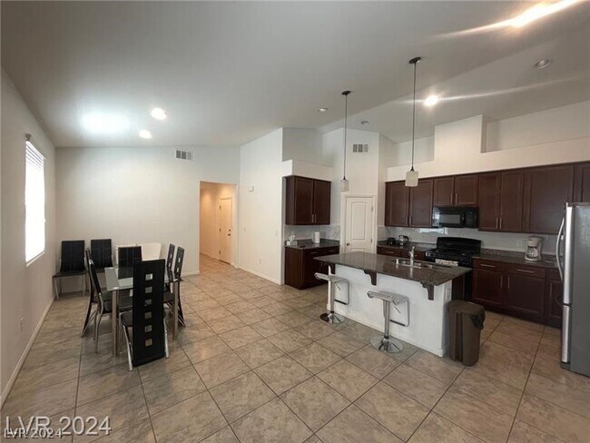 Building Photo - 6166 Villa Lante Ave