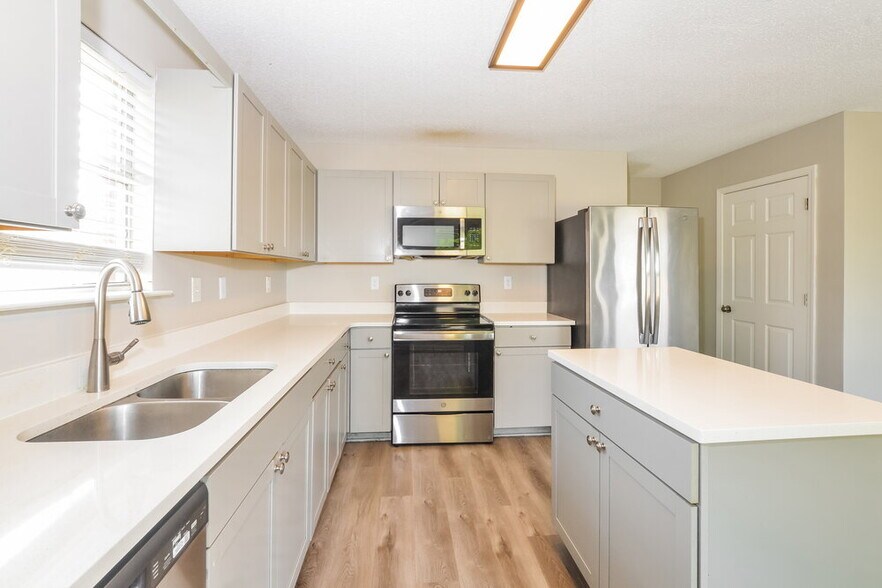 Building Photo - 990 Jessa Cove