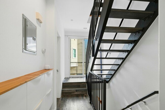 Building Photo - 14 Jennifer Pl