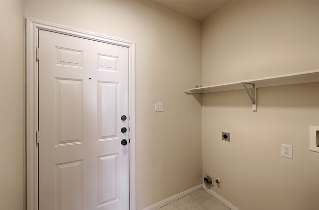 Building Photo - 1815 Tickner St